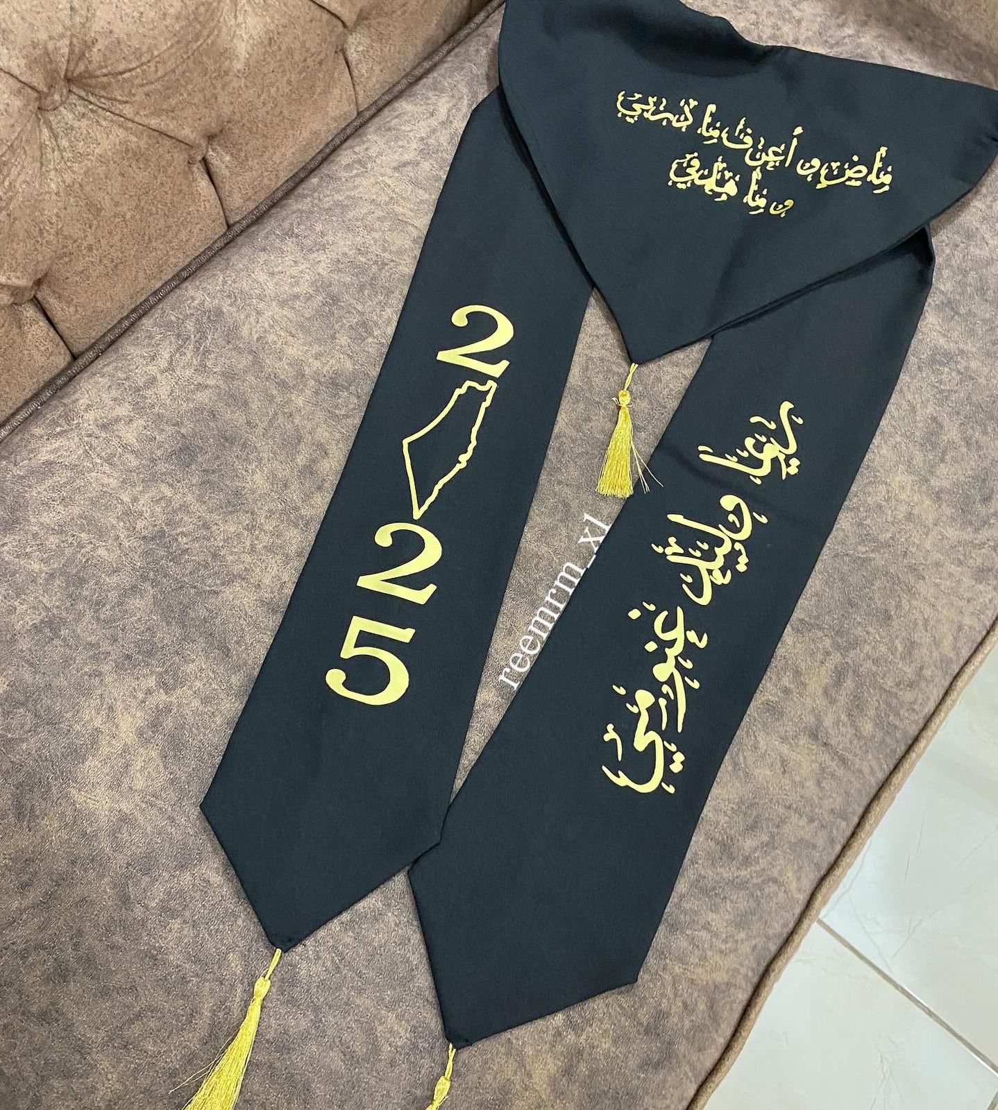 تفاصيل الوشاح